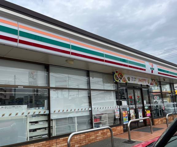 コンビニ　セブン－イレブン博多春町３丁目店（コンビニ）まで256m