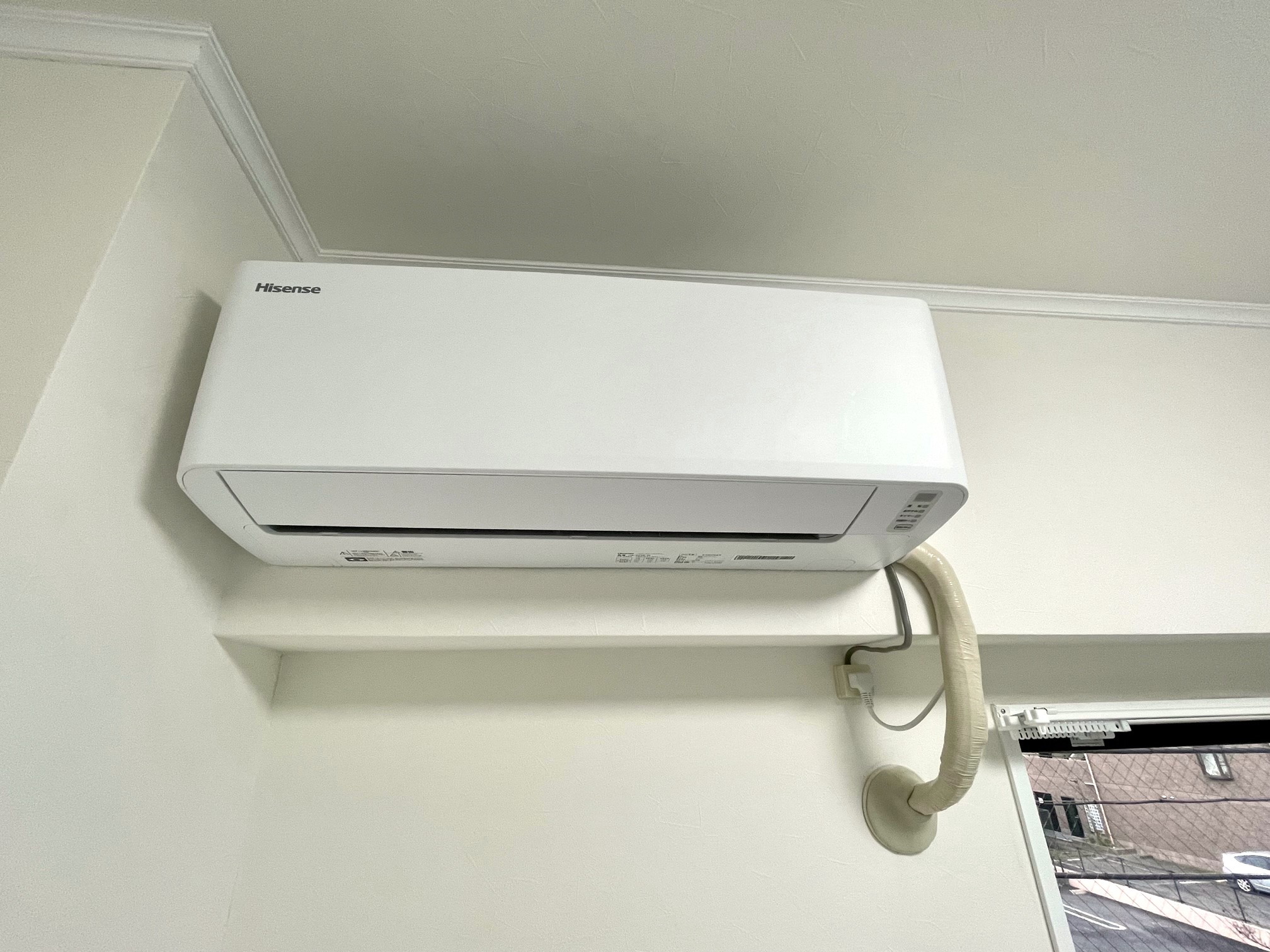 バルコニー　エアコン新規交換（2023年）