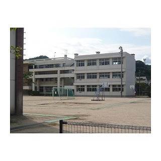 小学校　広島市立中山小学校（小学校）まで342m