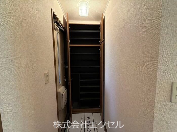 玄関　シューズボックス完備。