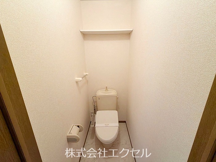 トイレ　温水洗浄便座です。