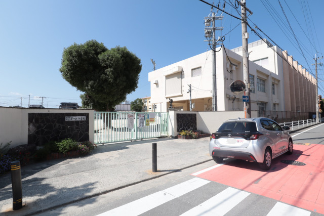 小学校　草ヶ江小学校（小学校）まで800m