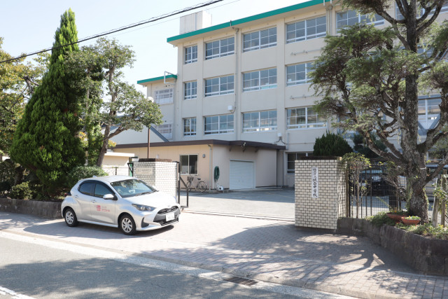 中学校　城西中学校（中学校）まで1300m