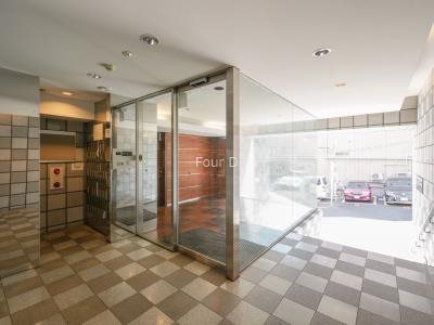 エントランス　内見予約受付中、お気軽にお問い合わせください。