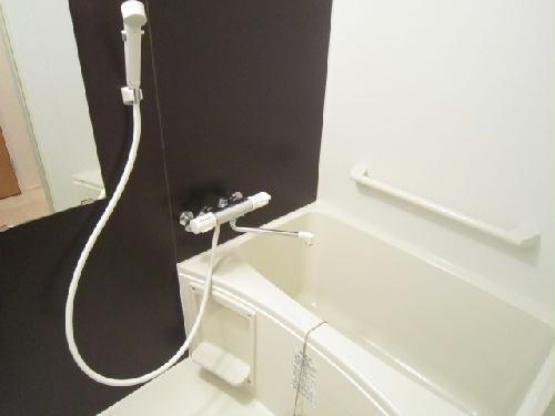 バス・シャワールーム　浴室乾燥機付（1階のみ手すり付）