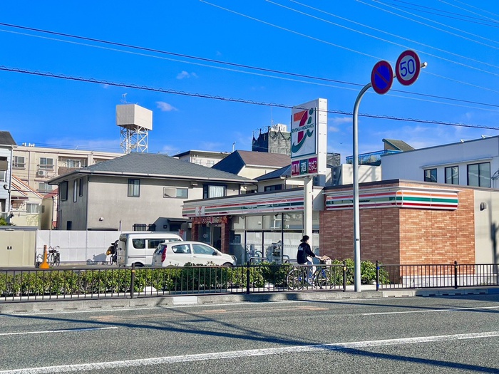 コンビニ　セブンイレブン（コンビニ）まで270m