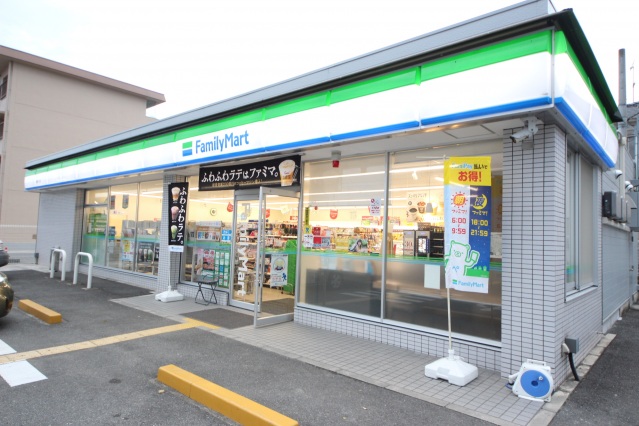 コンビニ　ファミリーマート葛城八川店（コンビニ）まで662m