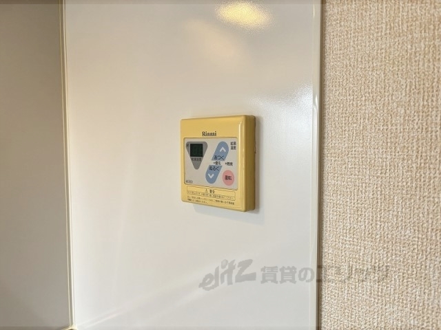 その他設備　給湯器リモコン