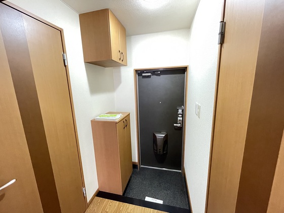 玄関　※別部屋の写真です