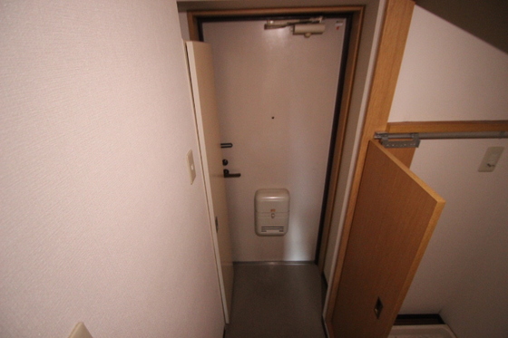 玄関　※別号室の写真です