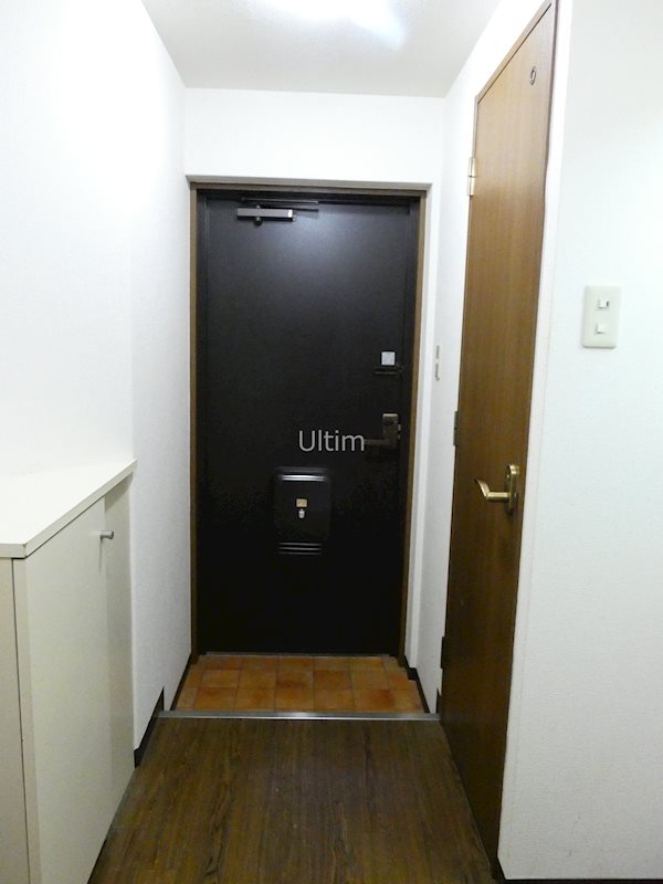 玄関　別部屋のお写真です。ご参考までに！