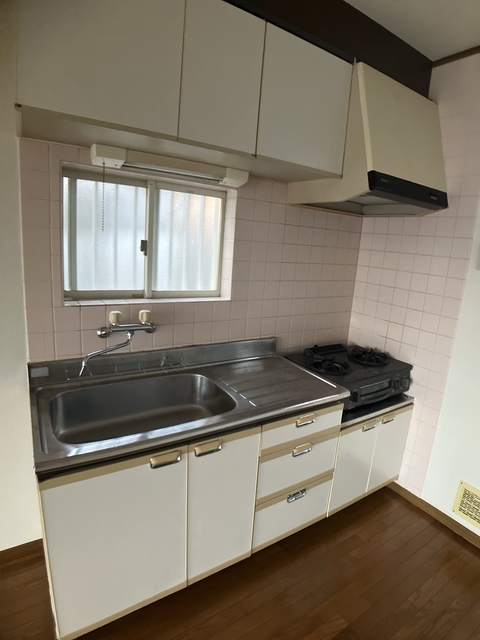 キッチン　コンロは残置物。