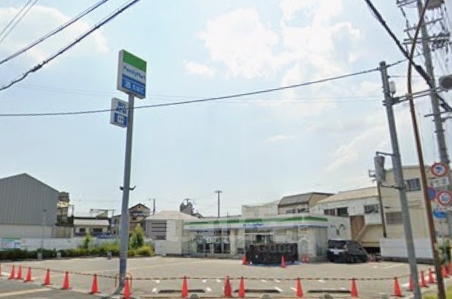 コンビニ　ファミリーマート　尾浜町（コンビニ）まで584m