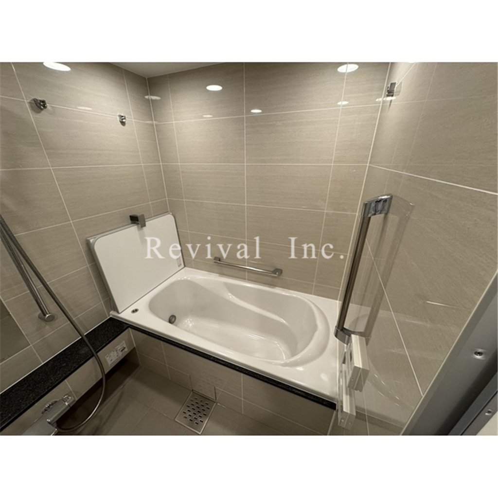 バス・シャワールーム　追い焚き・浴室乾燥完備でございます