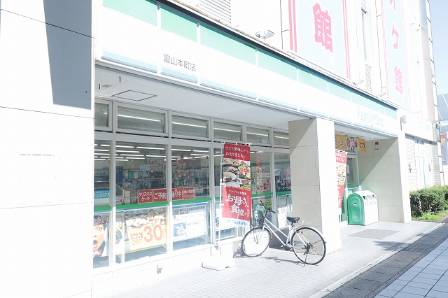 コンビニ　ファミリーマート（コンビニ）まで154m