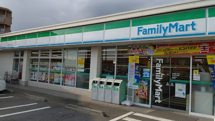 コンビニ　ファミリーマート 羽鳥五丁目店（コンビニ）まで700m