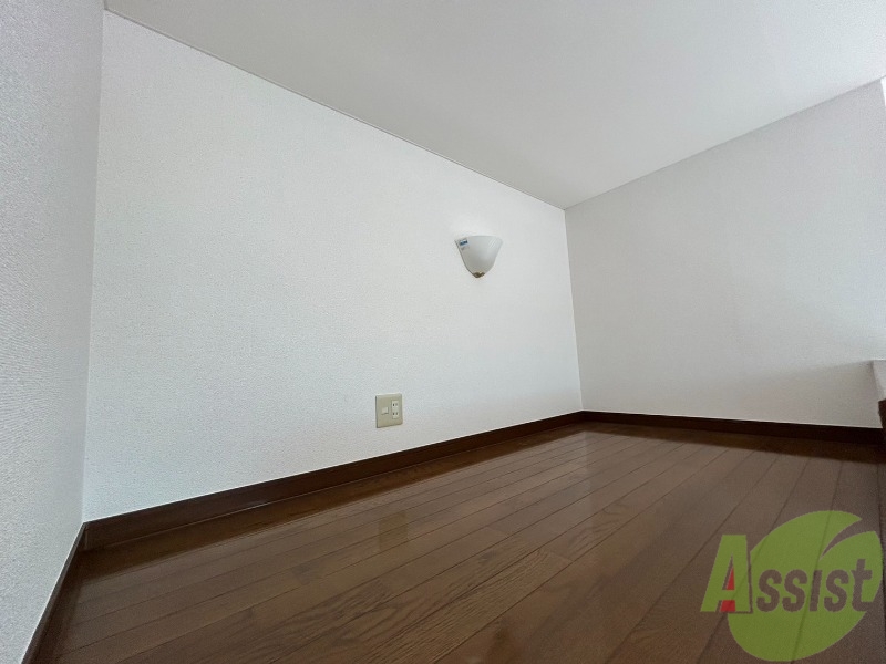 その他部屋・スペース　こちらはロフトです。寝床や物置として活用頂けます。