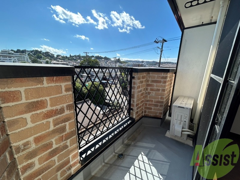 バルコニー　ベランダです。陽当たりも良く、洗濯物が早く乾きそうです。