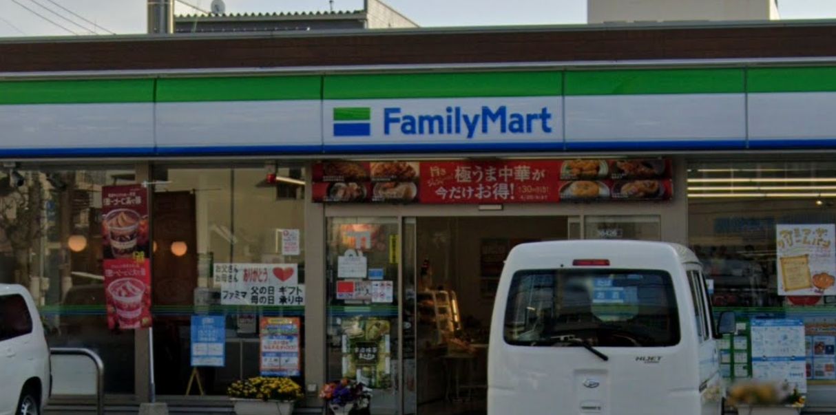 コンビニ　ファミリーマート 東観音町店（コンビニ）まで163m