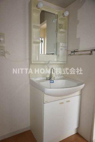 洗面設備　シャワー付きの洗面化粧台もありますよ○