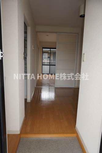 玄関　広いスペースの玄関です◆