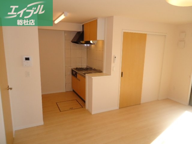 その他　洋室からキッチン