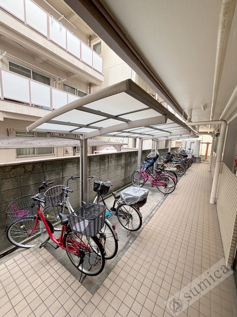 その他共有部分　屋根付き駐輪場が嬉しいです♪♪