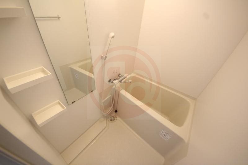 バス・シャワールーム　コンパクトで使いやすいお風呂です