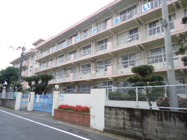小学校　北九州市立本城小学校（小学校）まで300m