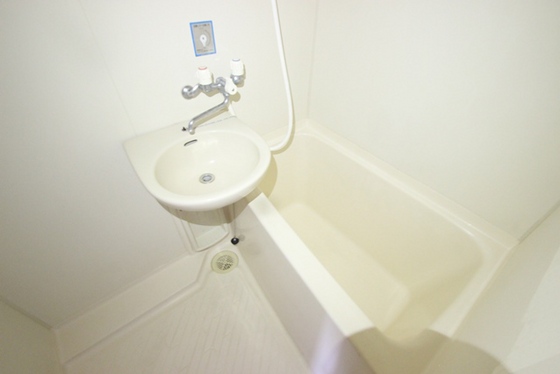 バス・シャワールーム　※別号室の写真です