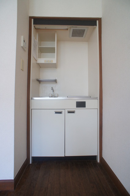 キッチン　コンパクトなキッチンなのでお掃除もしやすいです！