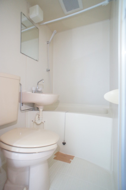 バス・シャワールーム　丸洗い可能！お掃除ラクラクの洗面台付き３点ユニットです☆