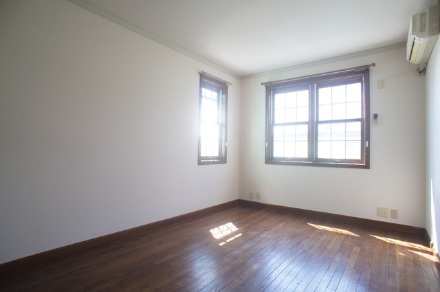 居室・リビング　２面採光なので、明るく風通しのよいお部屋です♪