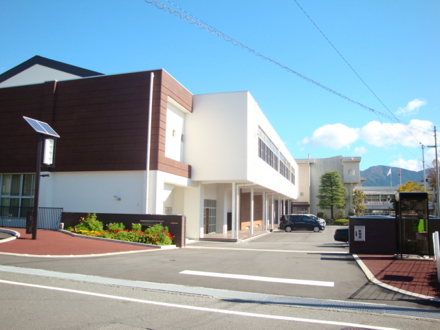 中学校　御殿場市立南中学校（中学校）まで1044m