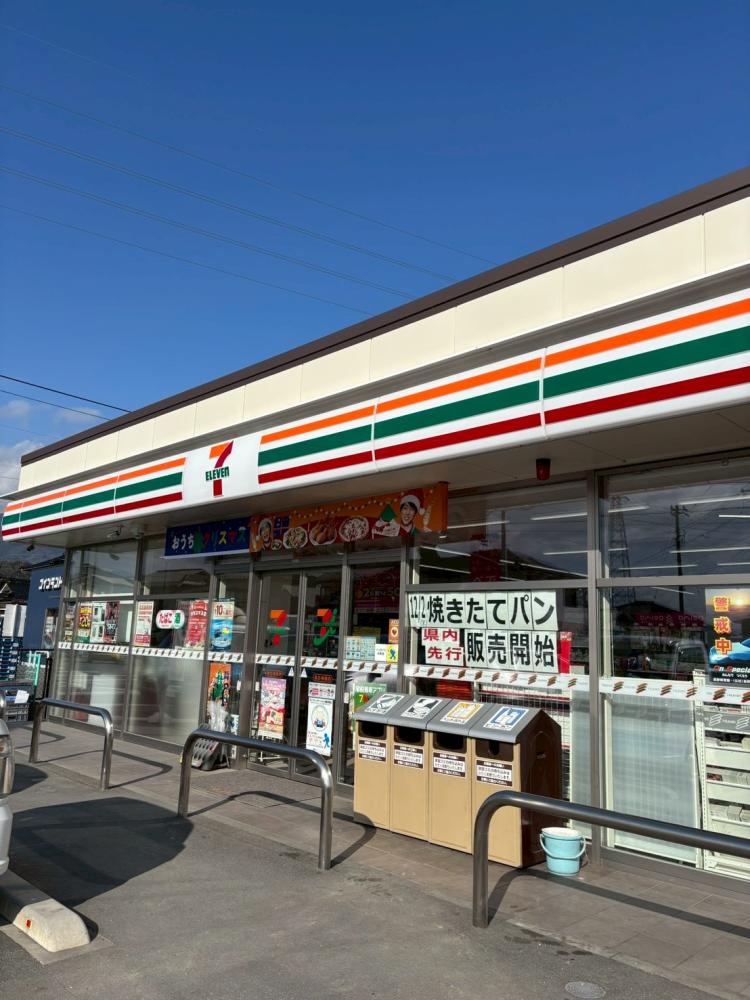 コンビニ　セブンイレブン高森吉田店（コンビニ）まで519m