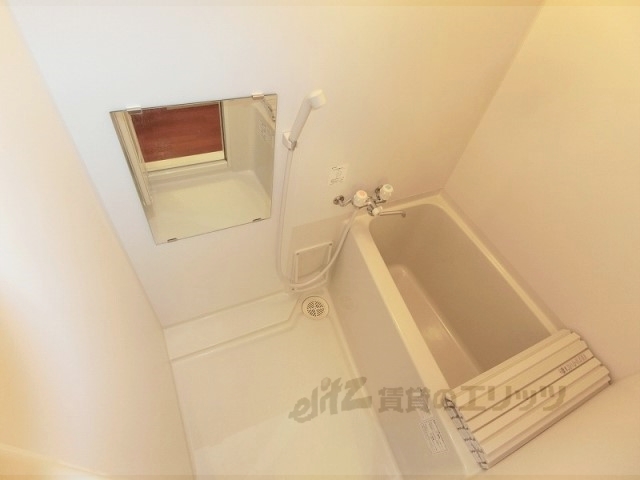 バス・シャワールーム　下段収納