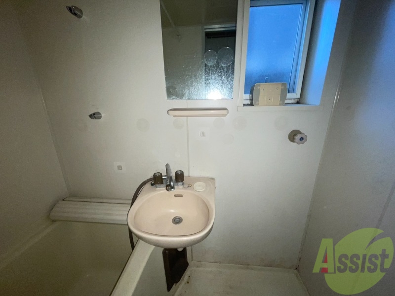 洗面設備　こちらが洗面台です。鏡があるので身だしなみチェックできます。