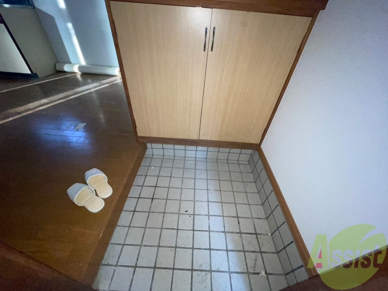 玄関　シンプルな玄関です。広さも問題なく立ち回れます。