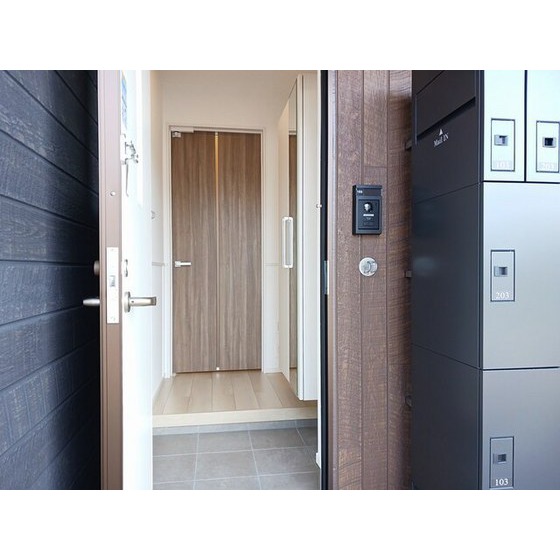 プラウド四屋 Iの玄関写真
