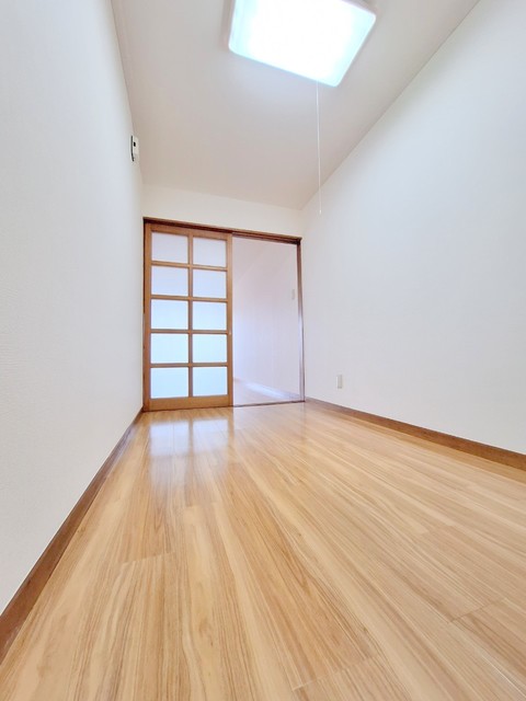 居室・リビング　居室は掃除の楽なフローリング