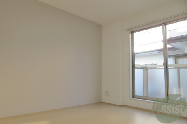 居室・リビング　リビングは日当たりが良さそうで、清潔感があります。