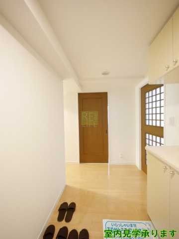 玄関　写真は別階層のものになります