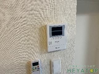 セキュリティ　不意の訪問もモニター付きドアホンで安心確認