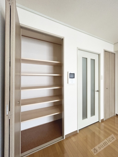 収納　室内をスッキリと見せることができる。充実収納です♪♪