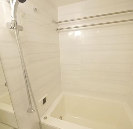 バス・シャワールーム　コンパクトで使いやすいお風呂です