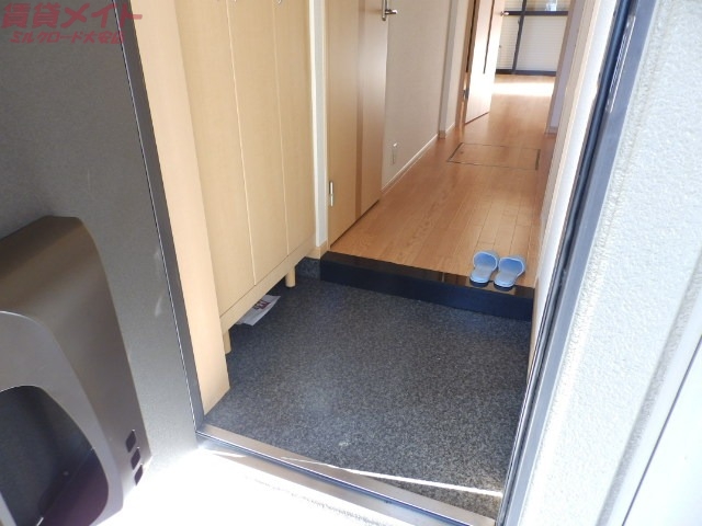 玄関　同物件別室写真