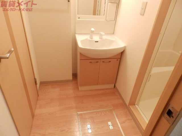 洗面設備　同物件別室写真