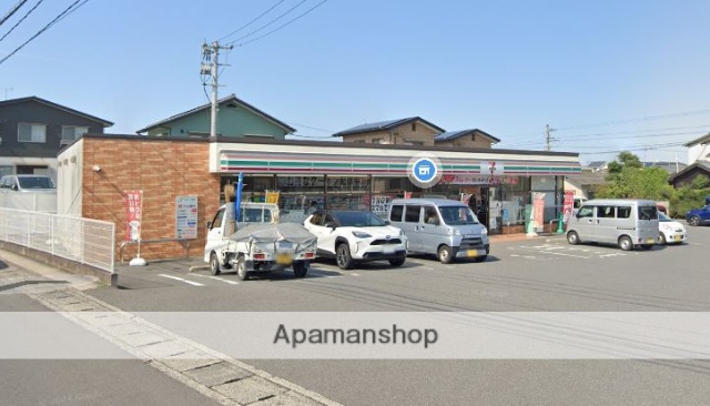 コンビニ　セブンイレブン（コンビニ）まで933m