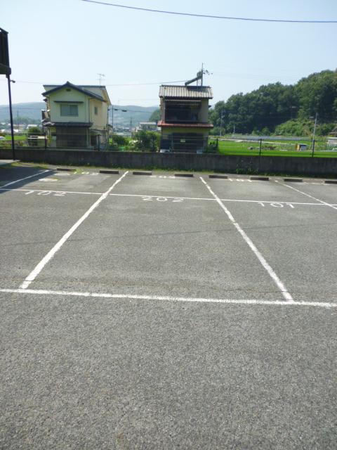 駐車場　駐車スペース（縦列２台）