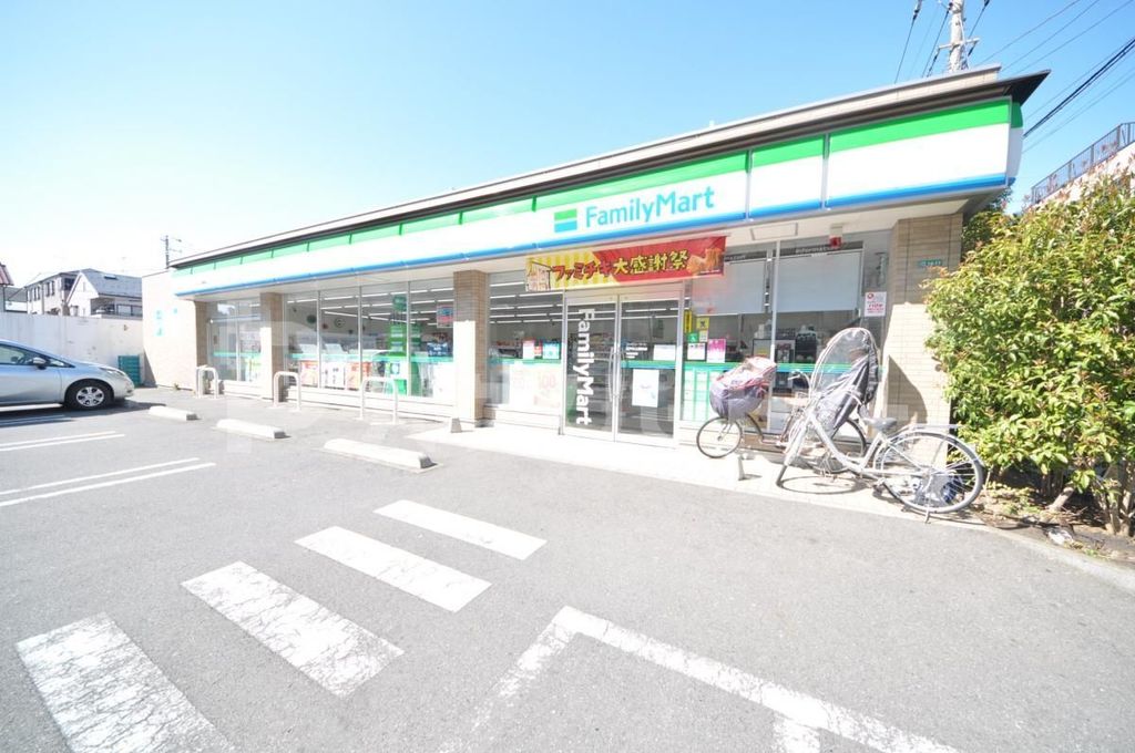 コンビニ　ファミリーマート江戸川上篠崎店（コンビニ）まで530m